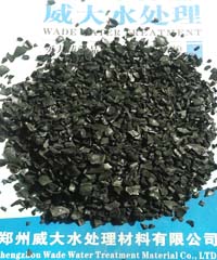 杏殼黃金活性炭采用東北高品質(zhì)大扁杏皮為原料，經(jīng)過高溫水蒸氣活化精制而成，具有顆粒均勻。